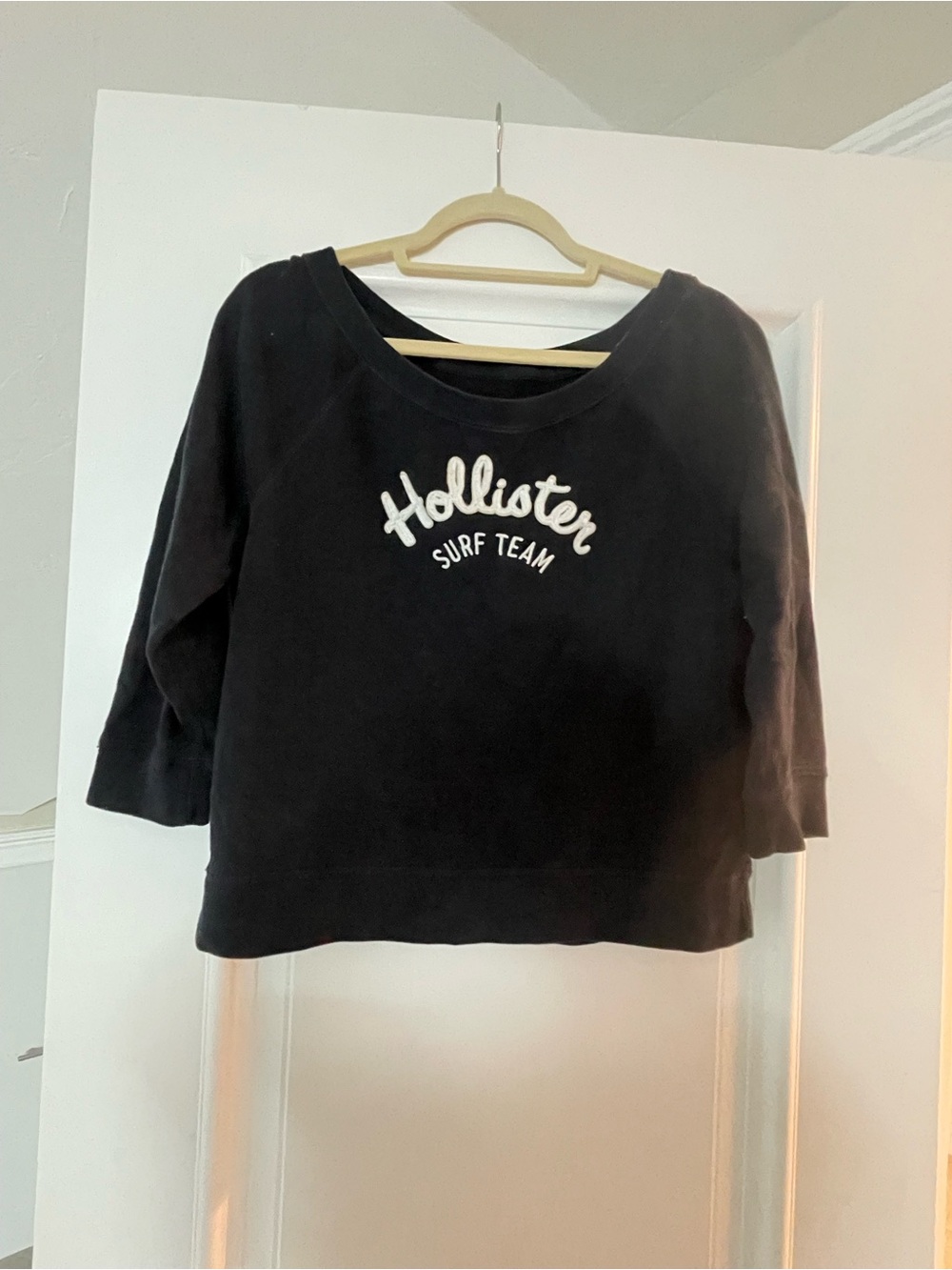 Hollister Navy Pullover Sweatshirt with White Script Logo - Picture 3 of 6